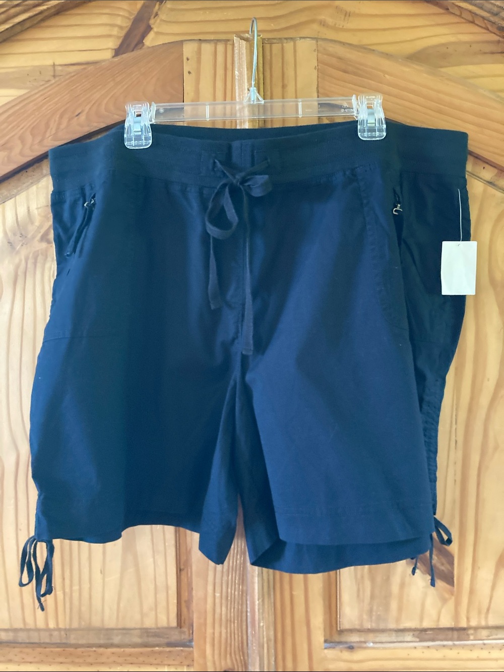 Women’s Fashion Bug black side leg tie shorts size 20 - NWT